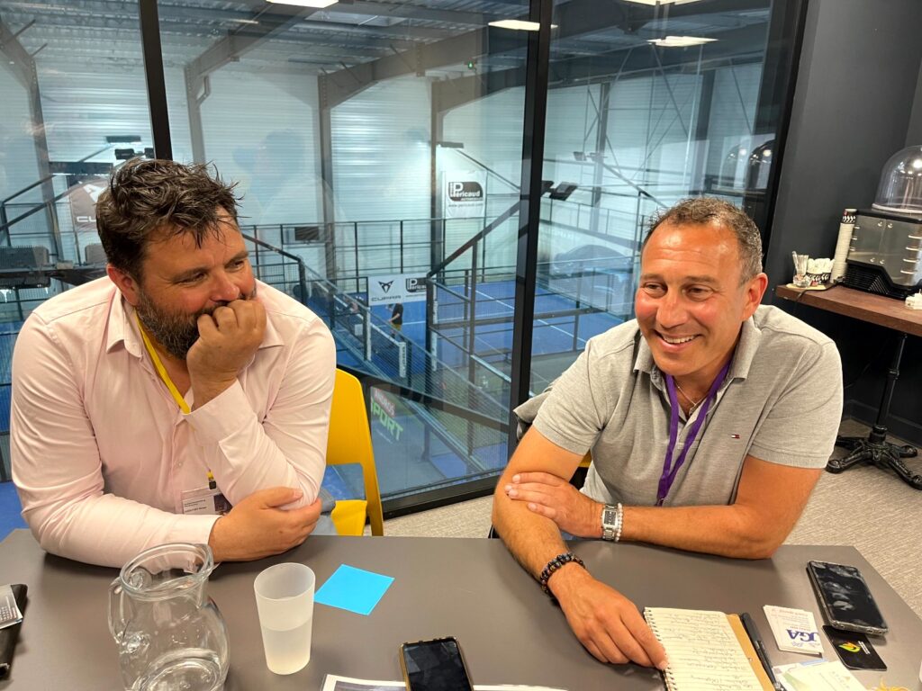 Visuel sur Jérôme qui discute avec un entrepreneur du RED de Brive.